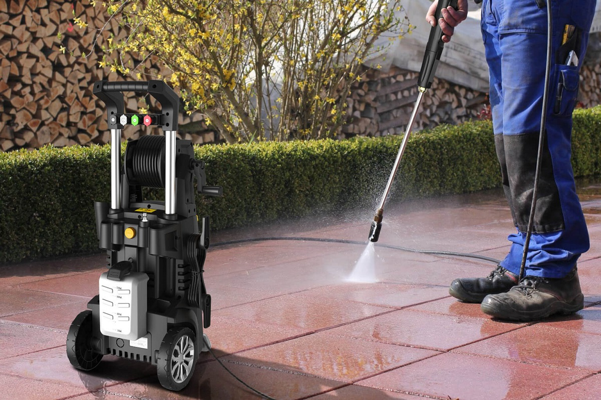 Pathway pressure cleaning